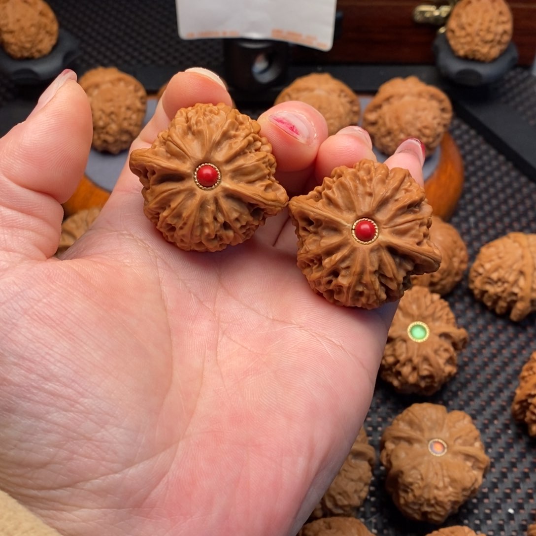 文玩核桃把件全品宫灯42尺镶嵌款