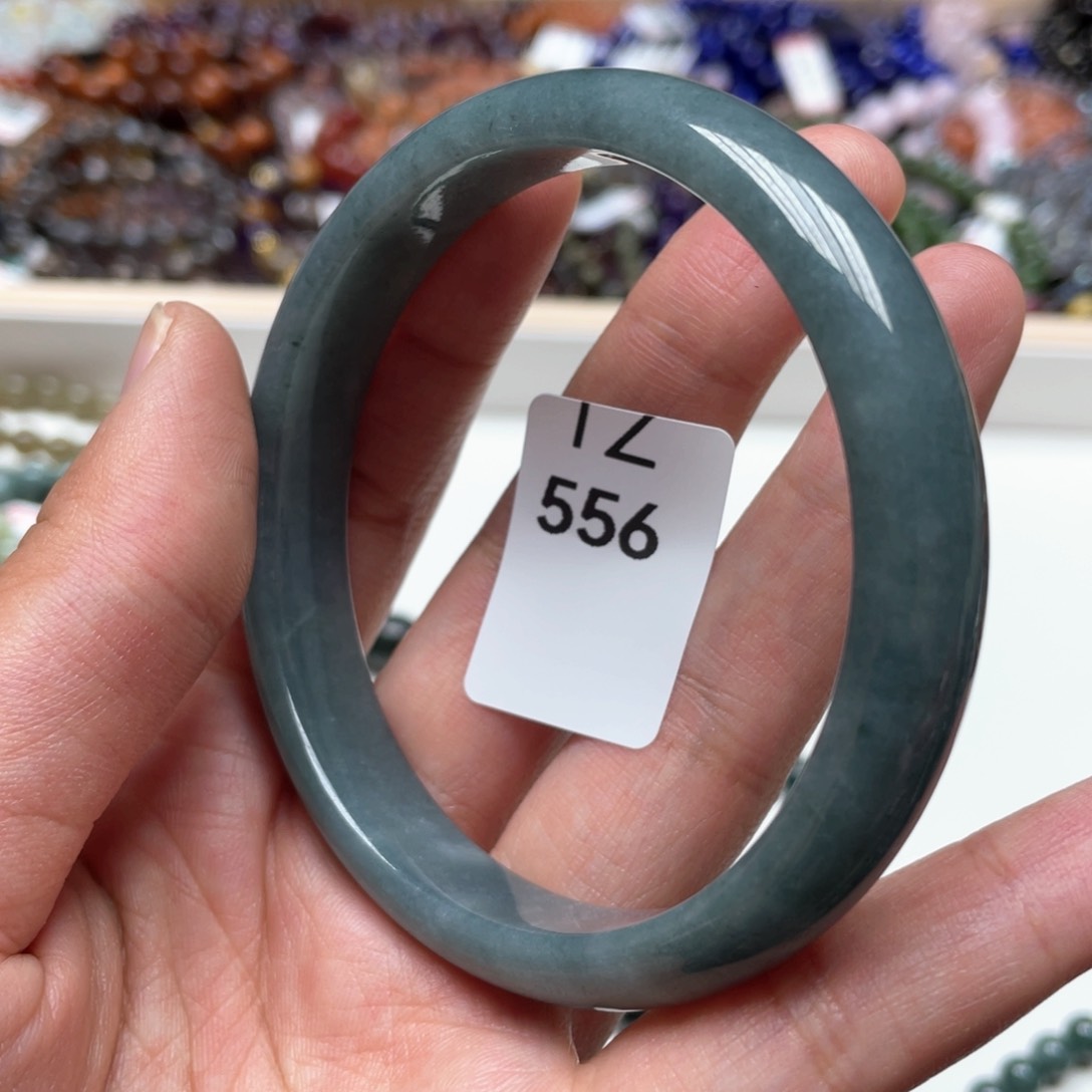 翡翠手镯未镶嵌手镯