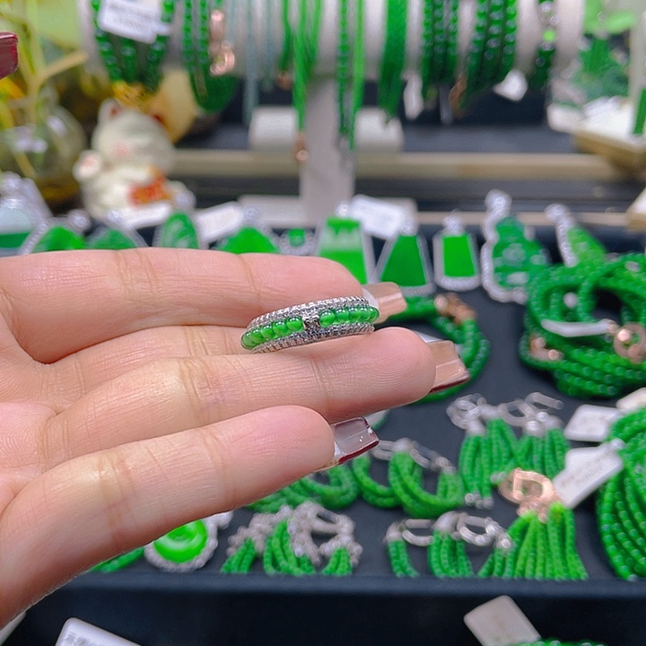 翡翠戒指银S925镶嵌圆珠戒指