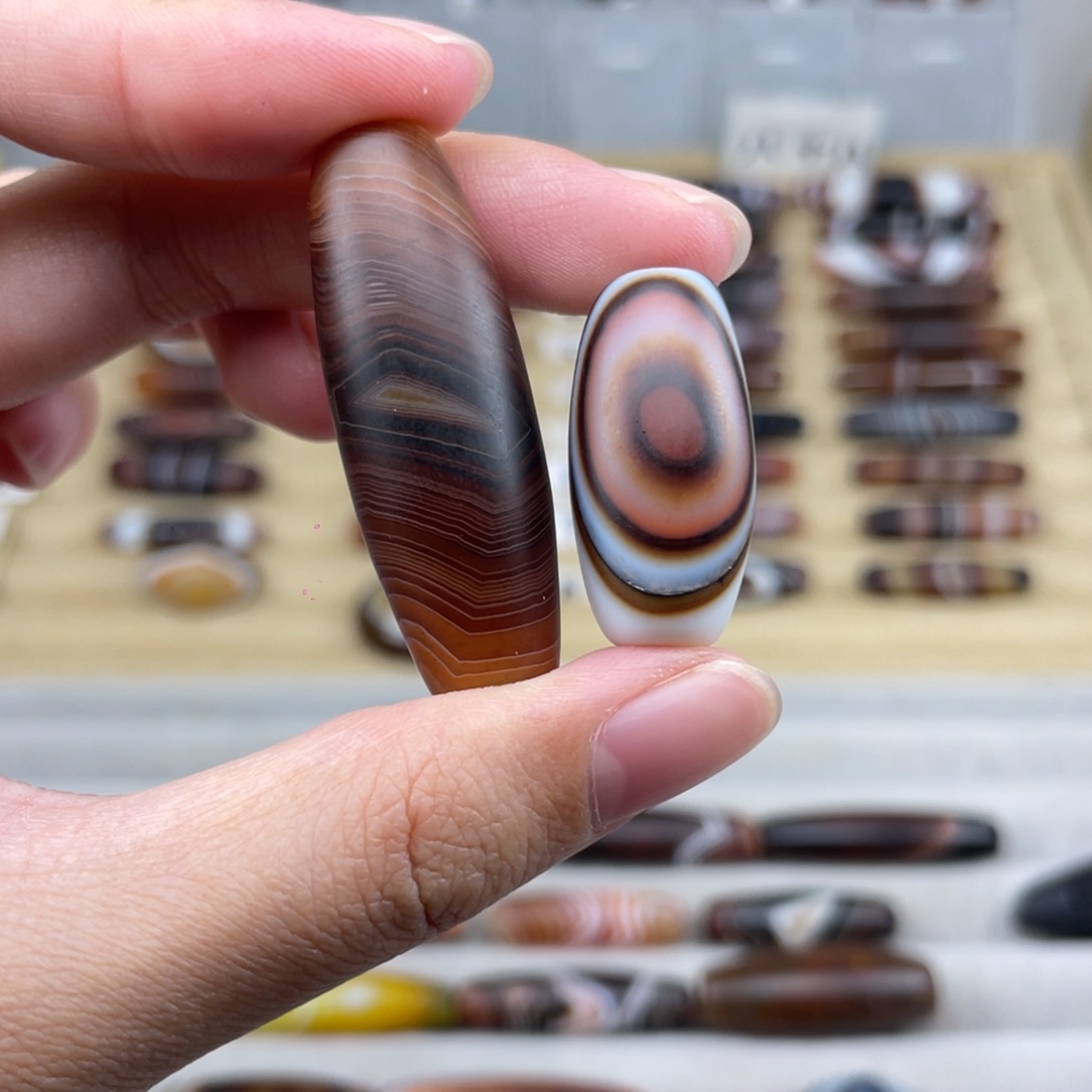 艾***^玛瑙/玉髓合金颈饰