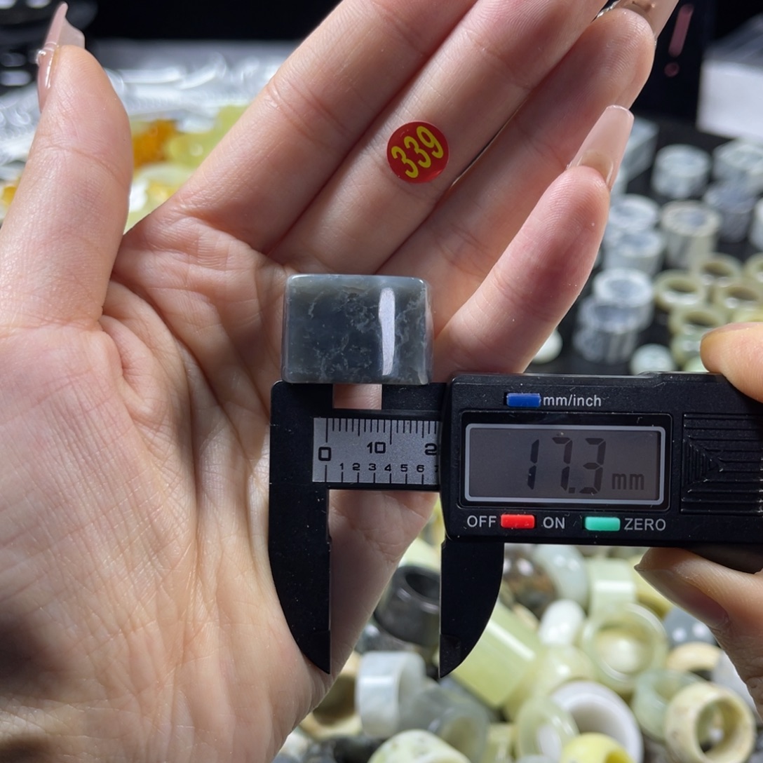 蛇纹石玉未镶嵌戒指