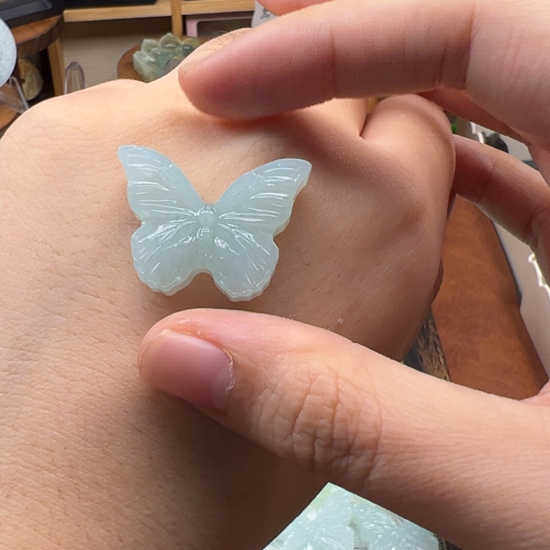 人****蛇纹石玉未镶嵌蝴蝶