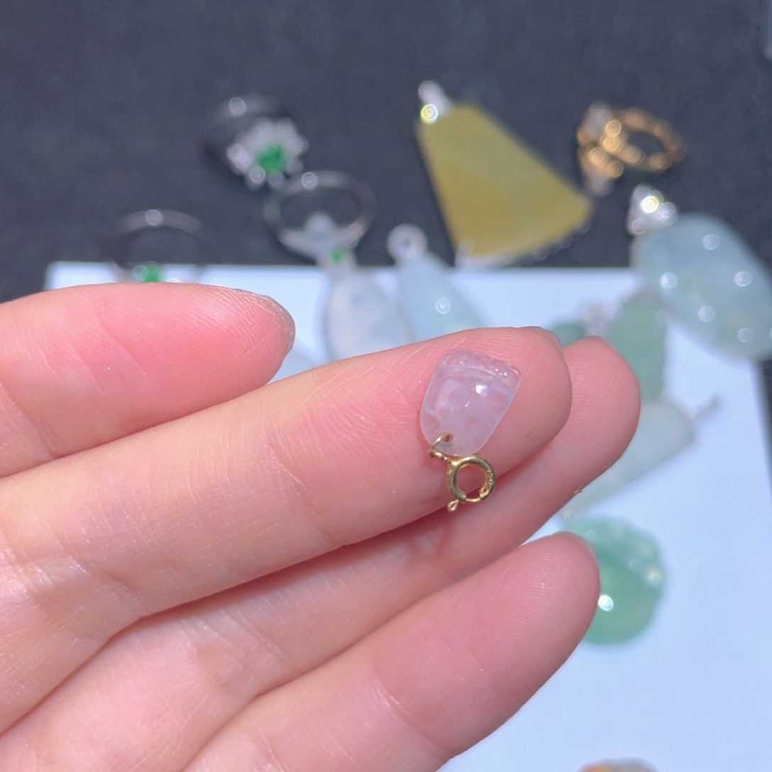 翡翠颈饰18K金镶嵌翡翠