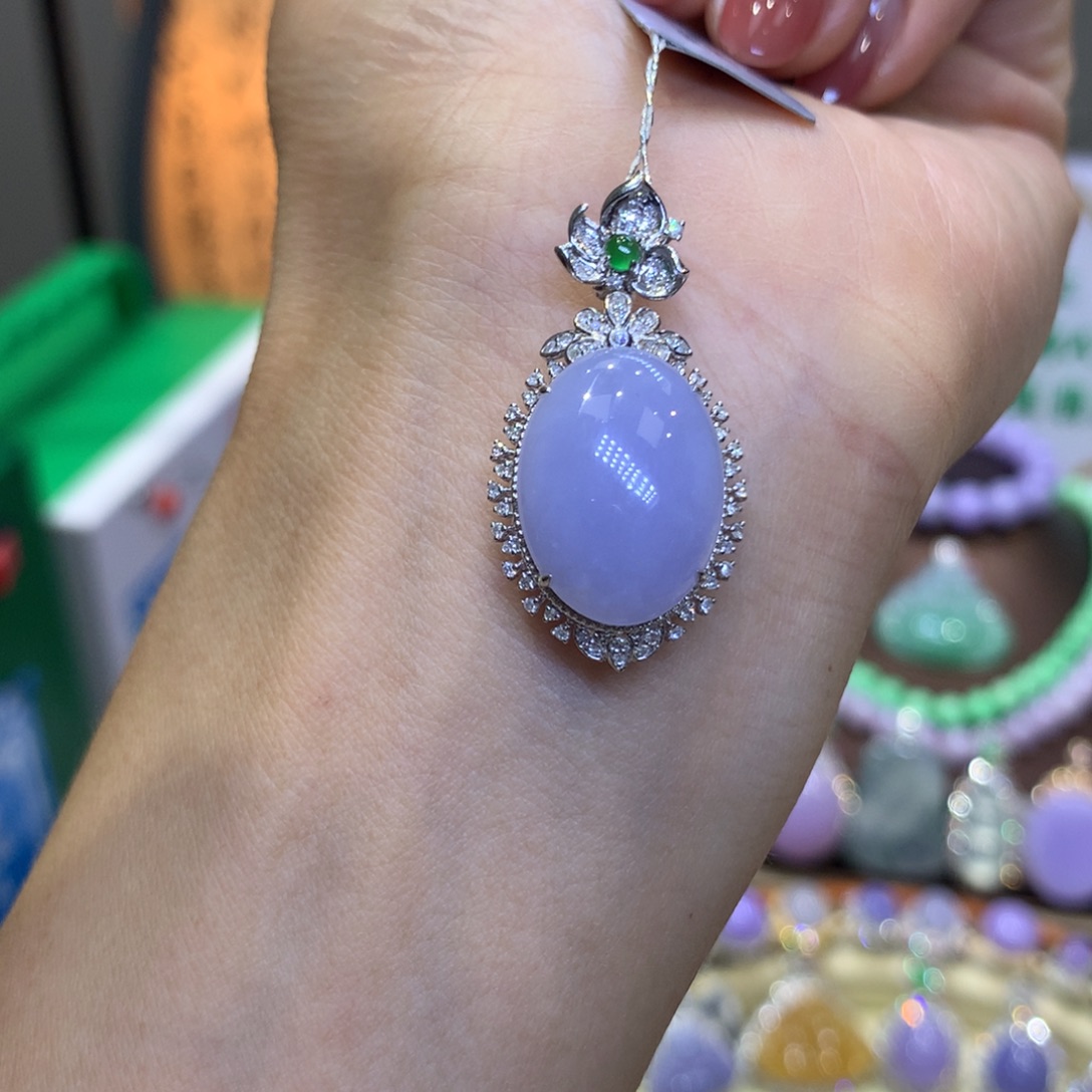 翡翠18K金镶嵌颈饰