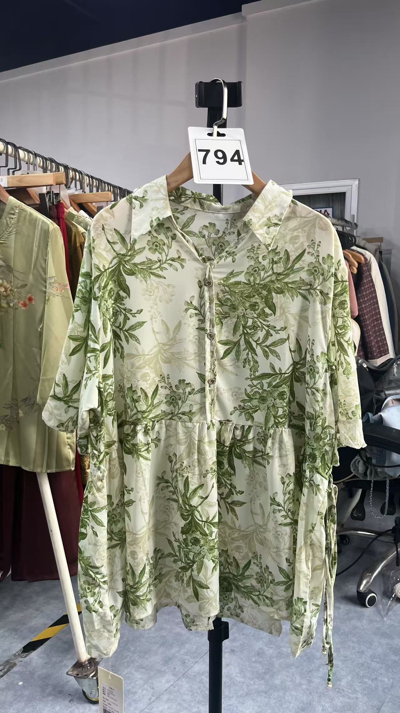 794-宽松型常规款中老年女装立领碎花时尚雪纺衫印花