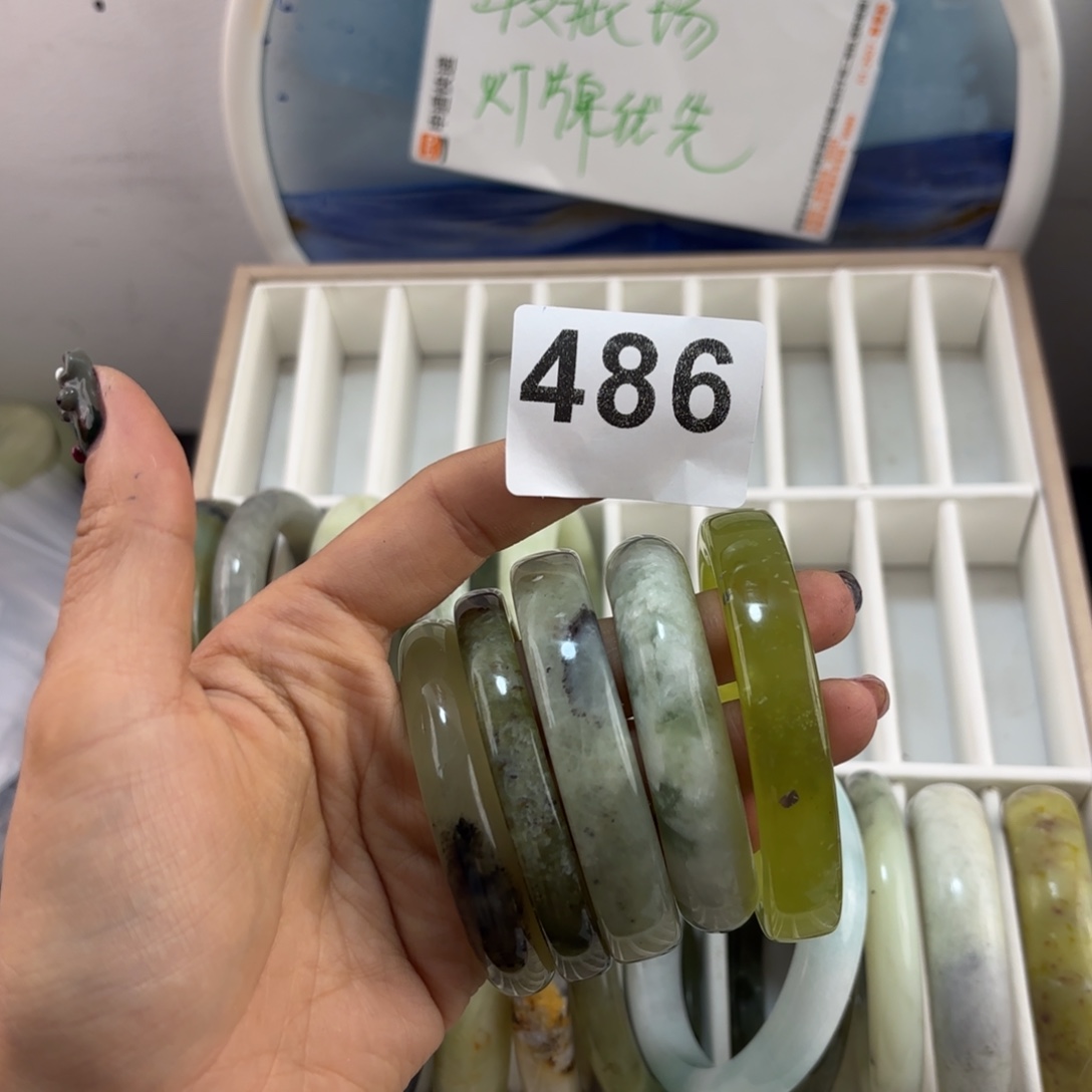 罗***门蛇纹石玉未镶嵌手镯