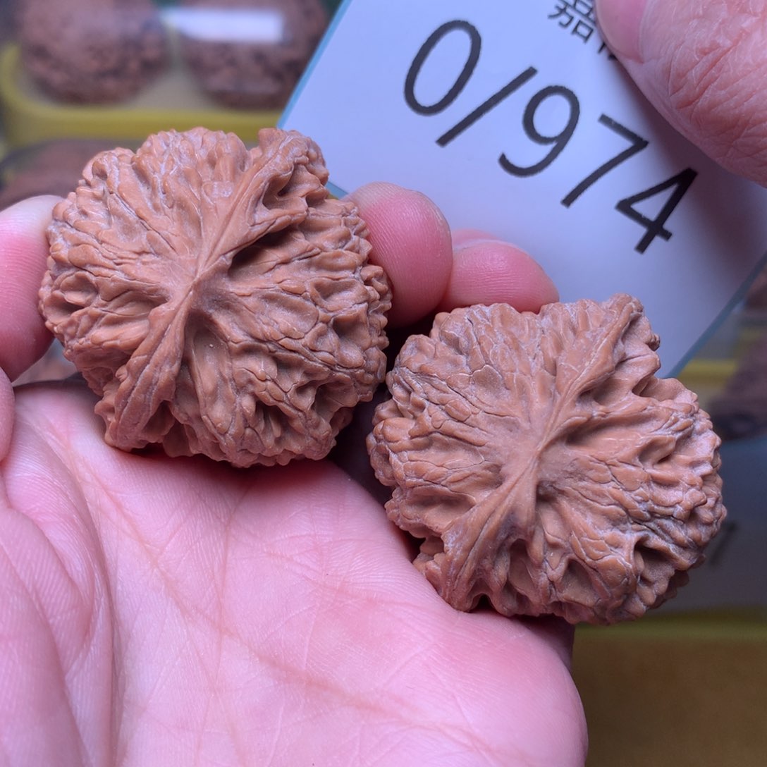 文玩核桃把件红皮肉球苹果40