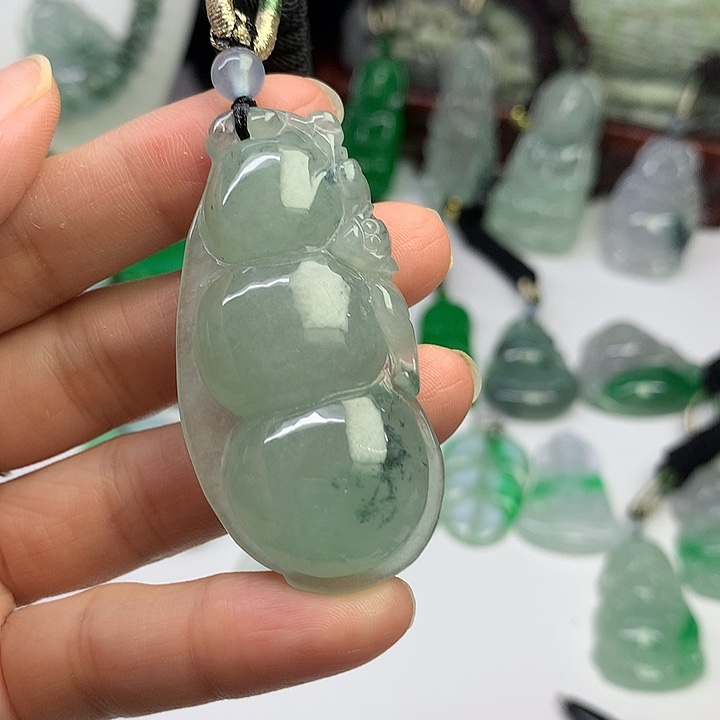 翡翠未镶嵌吊坠(赠链)