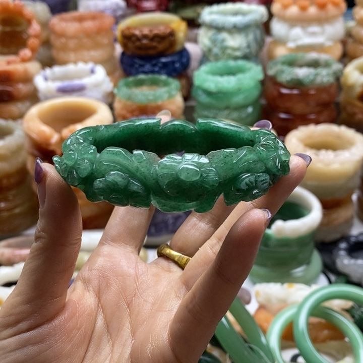 查罗石未镶嵌手镯圈口64