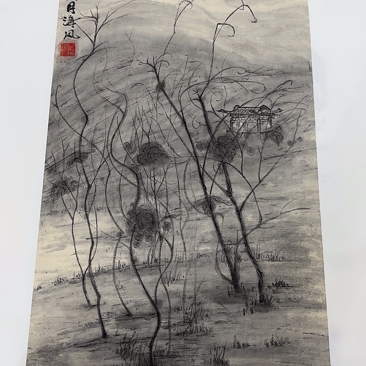 国画花鸟的翅膀和翅膀是白色的羽毛和