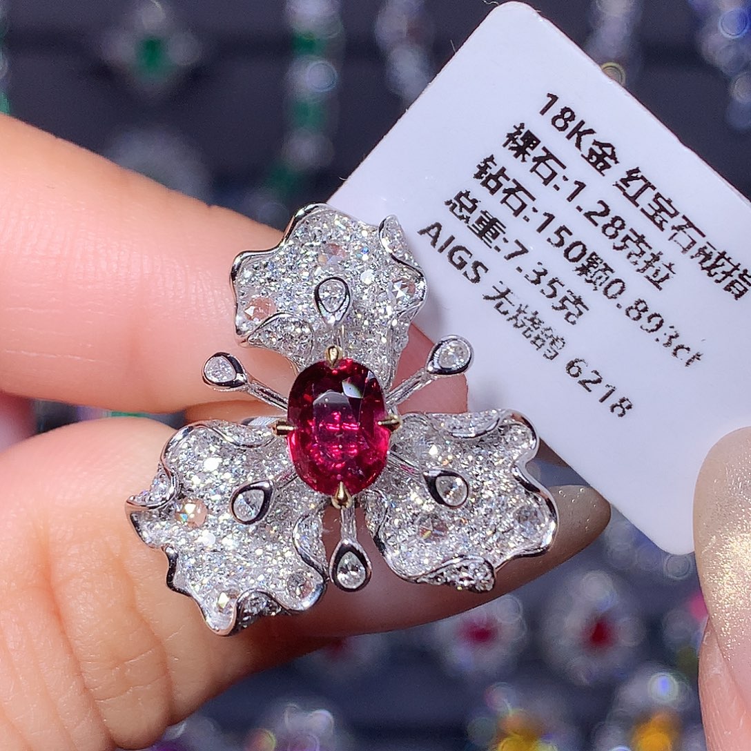 红宝石戒指18K金镶嵌