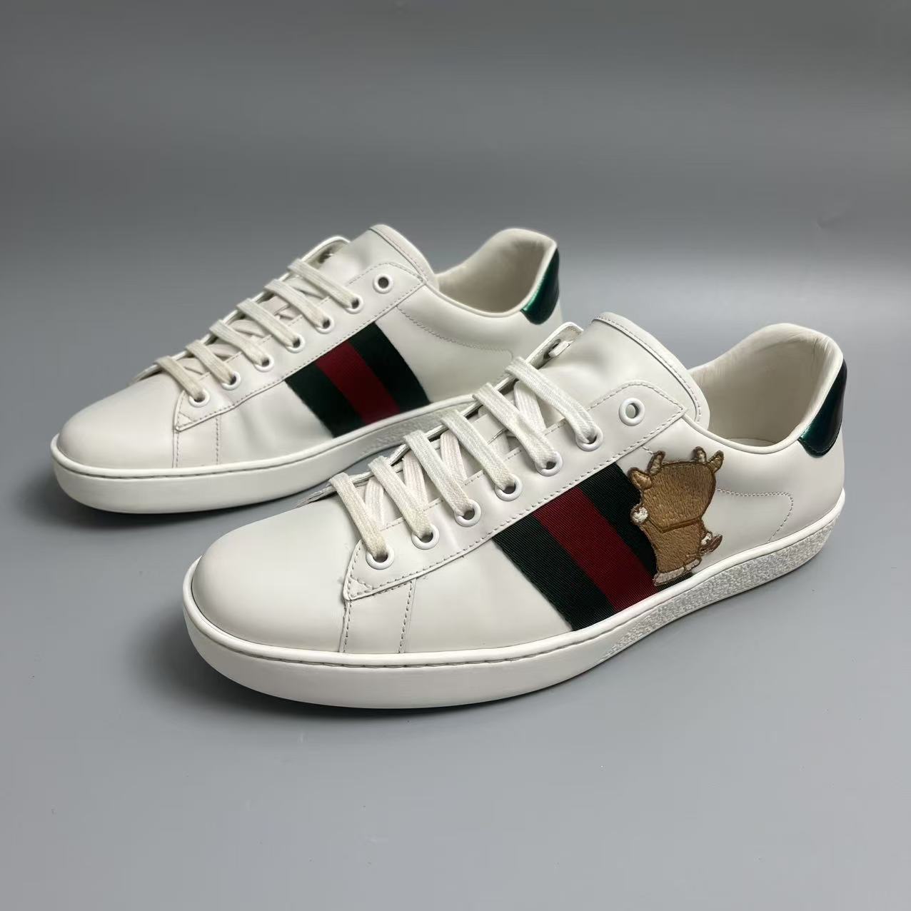 95新 GUCCI/古驰 白色经典叮当猫刺绣印花低帮板鞋41欧码 jx260