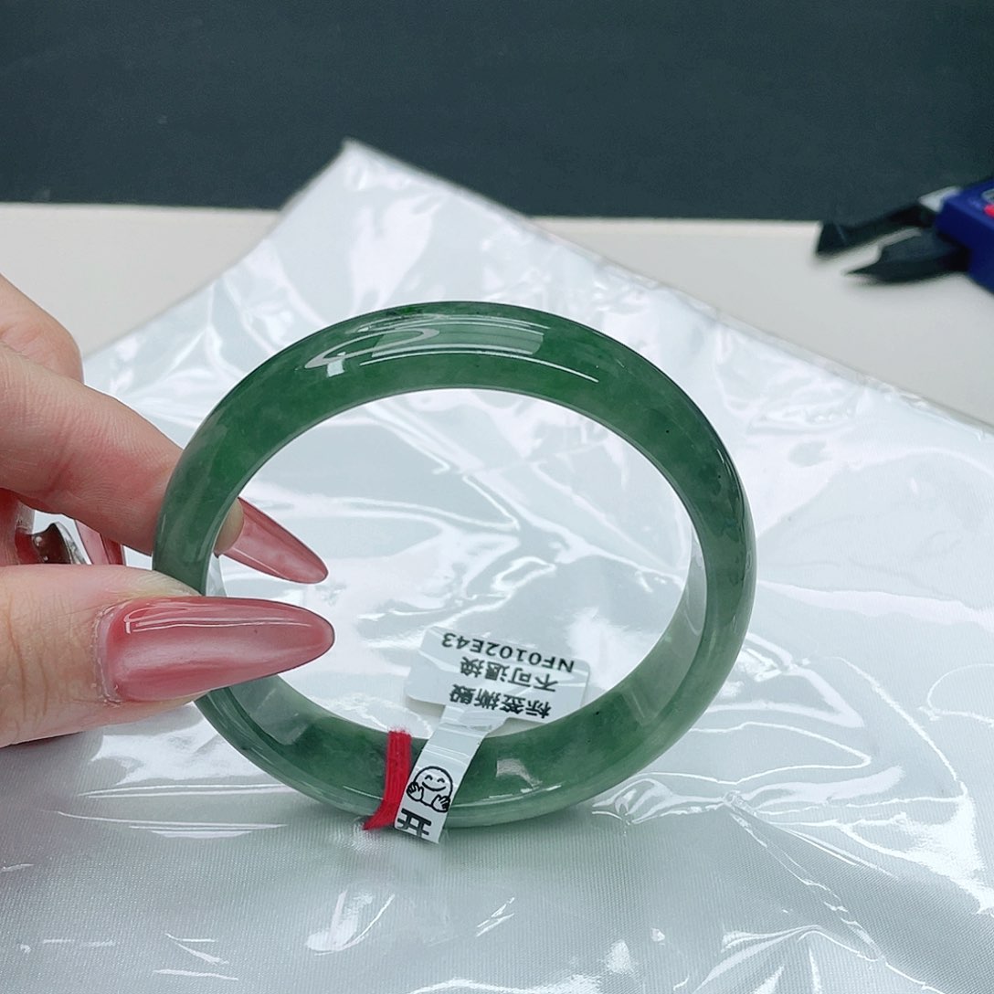 翡翠手镯未镶嵌正58