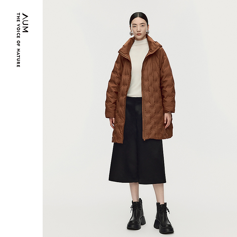 AUM噢姆2025年冬季新款休闲立领连帽中长款羽绒服女MCFZ4924Y