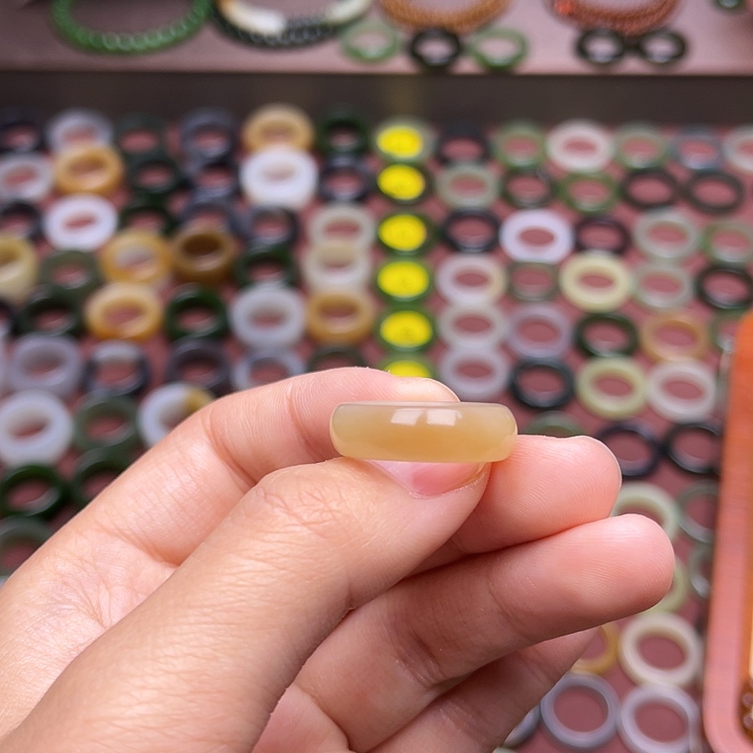 和田玉未镶嵌戒指14码蜂蜜水 无鉴赏