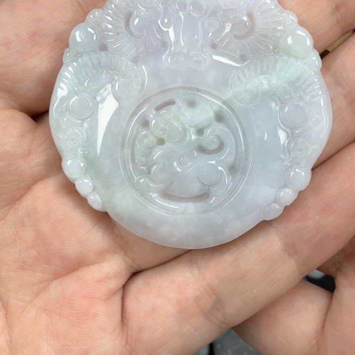 翡翠挂件未镶嵌翡翠