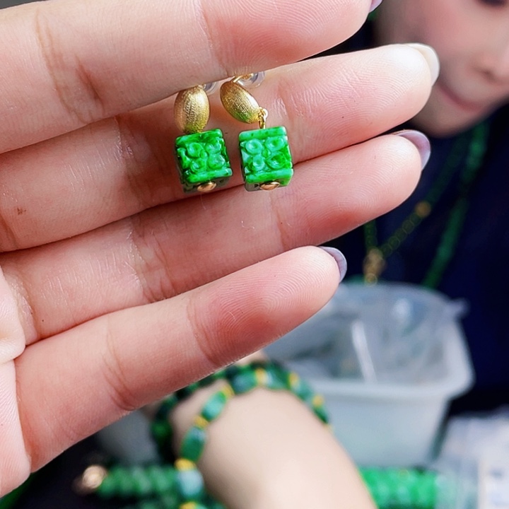 翡翠银S925镶嵌颈饰多样性