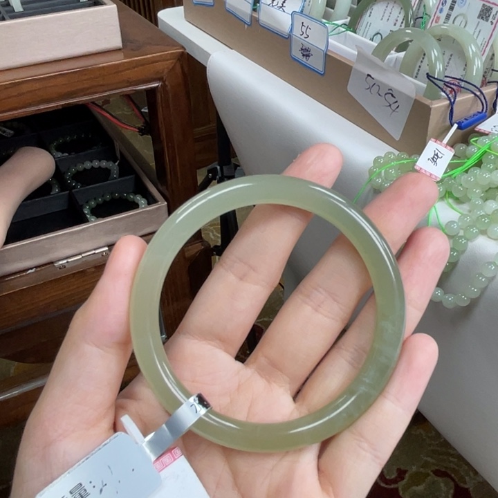 和田玉未镶嵌手镯57