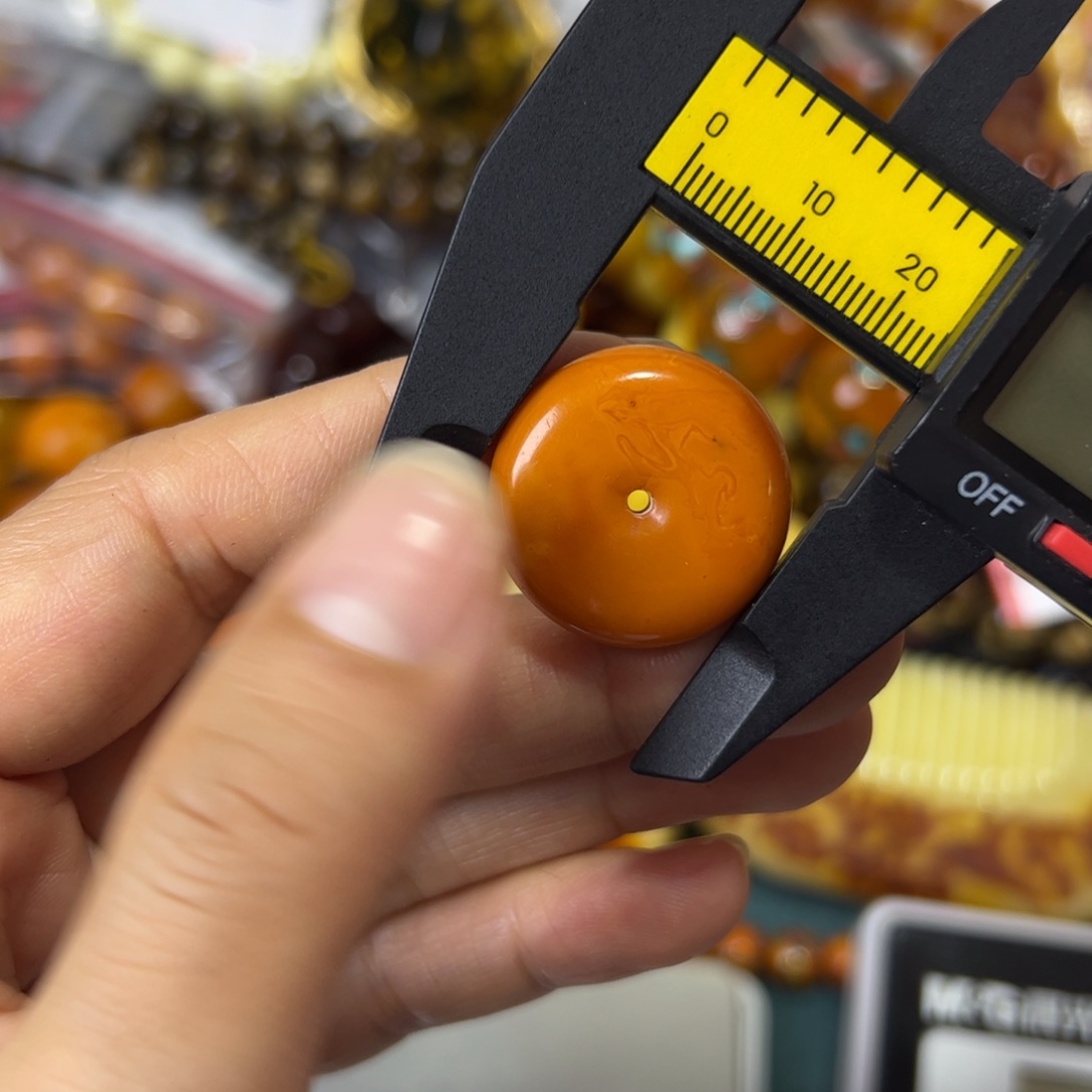 未镶嵌琥珀珠宝奇石801