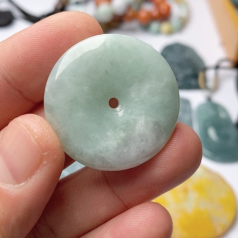 翡翠颈饰未镶嵌翡翠