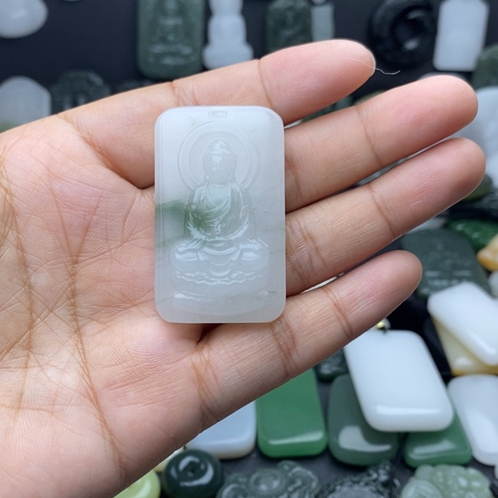 用***2石英质玉未镶嵌颈饰