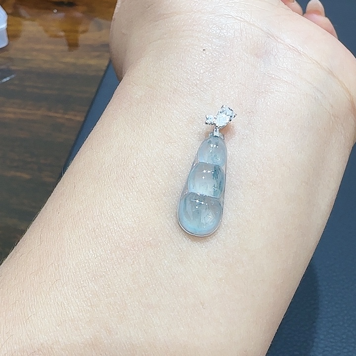 翡翠颈饰18K金镶嵌栗*糖L福豆