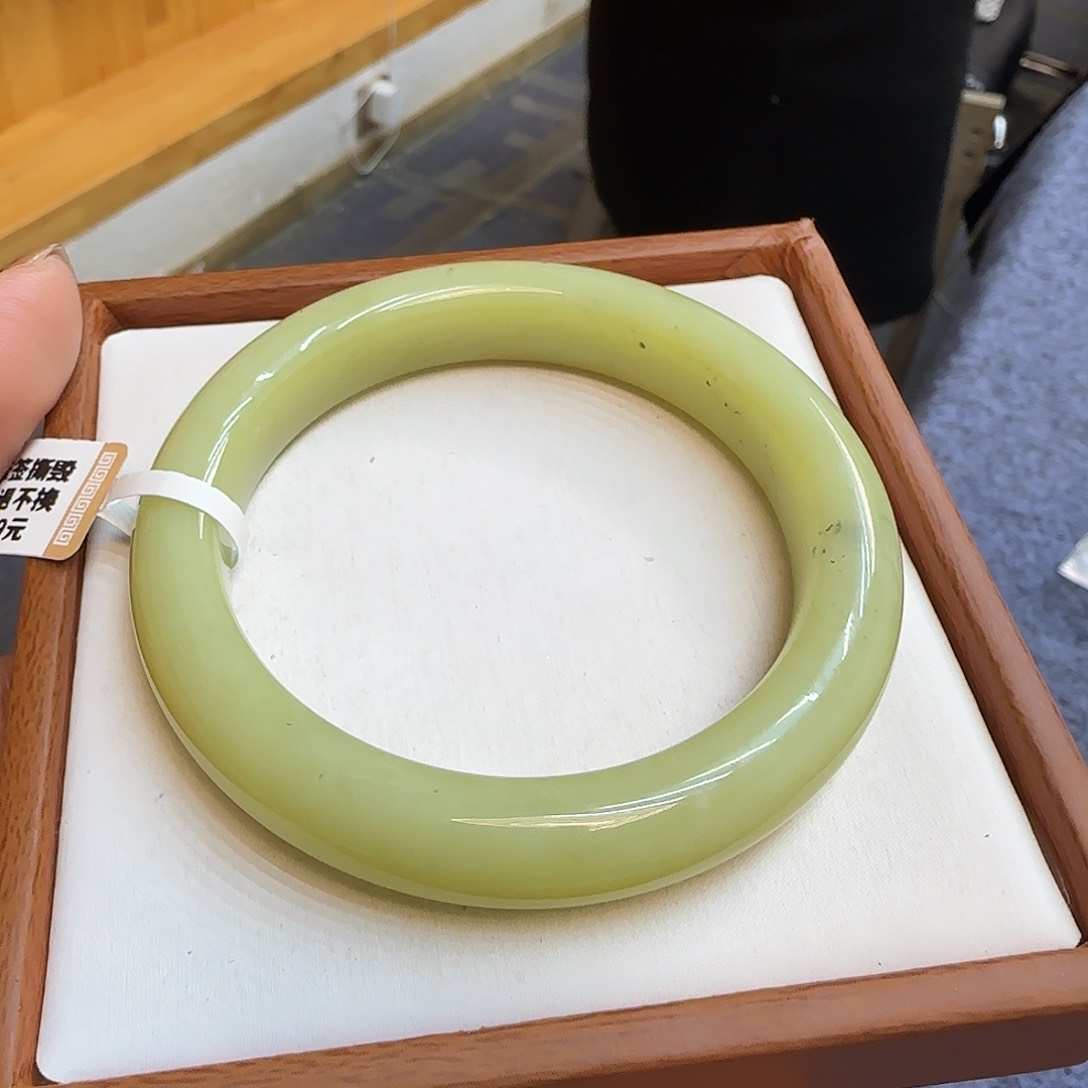 未镶嵌手镯和田玉?***丽