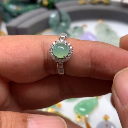 翡翠颈饰未镶嵌翡翠