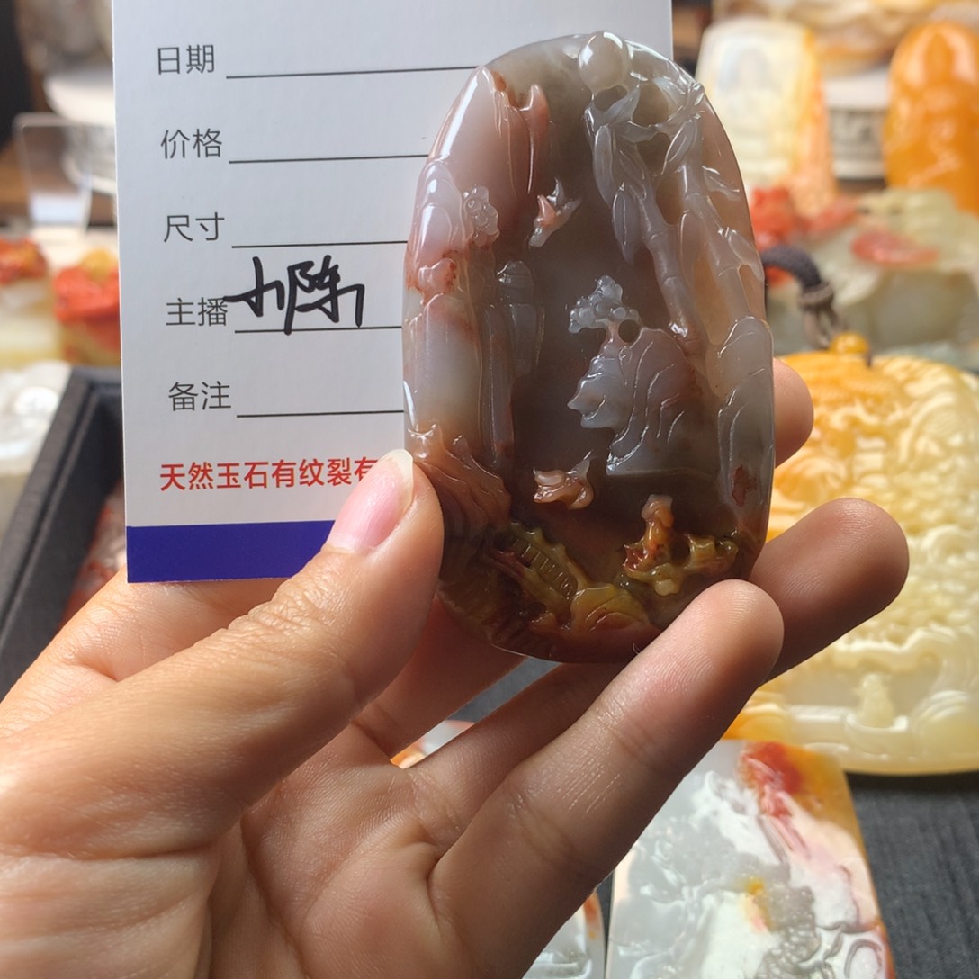 石英质玉（黄龙玉）未镶嵌挂件K****?