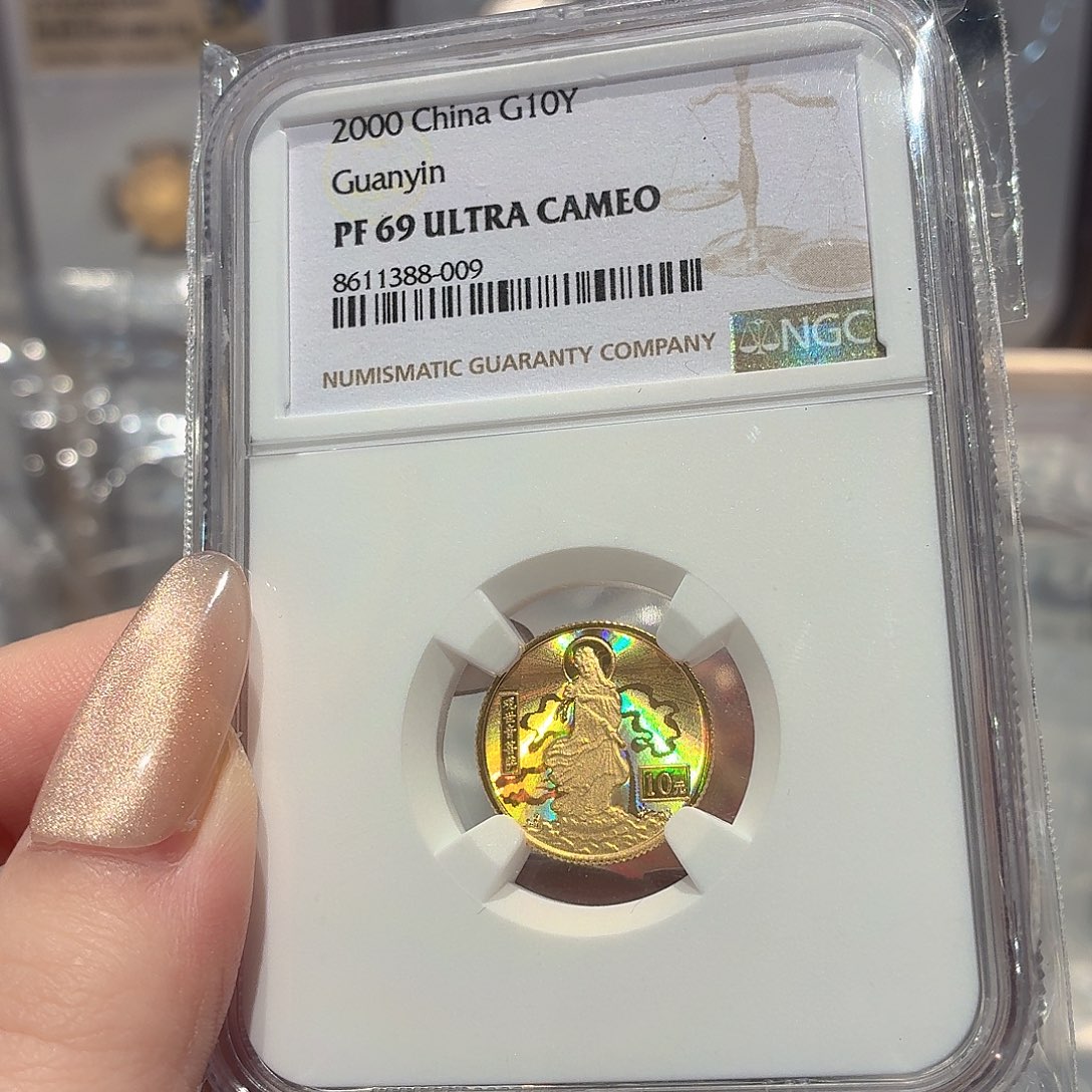 纯金2000观音69分带证书金币3.1克