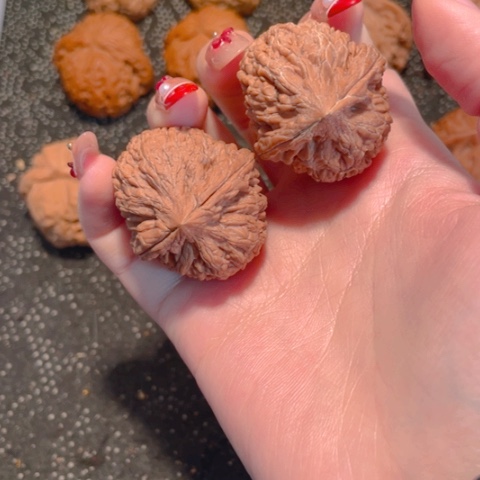 桃核吊坠虾**心大蒜头