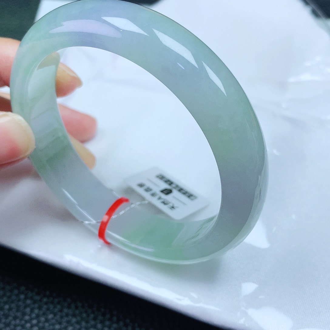 翡翠手镯未镶嵌56+轮胎
