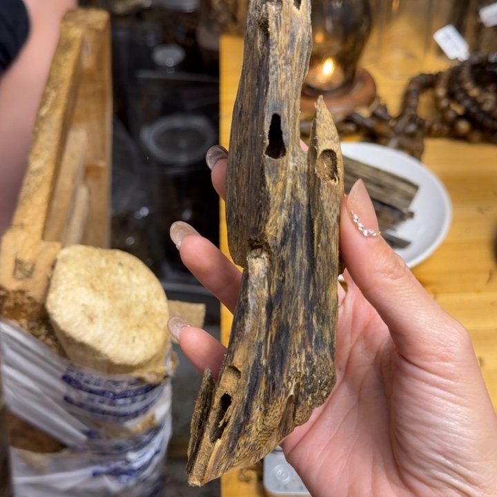 沉香手把件陆河品种块料46克