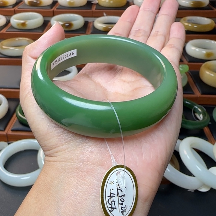 和田玉未镶嵌手镯辣色粉绿宽胎57.9