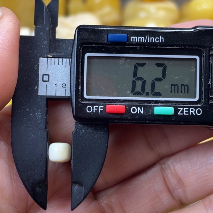 潇***哥蜜蜡未镶嵌裸石27号