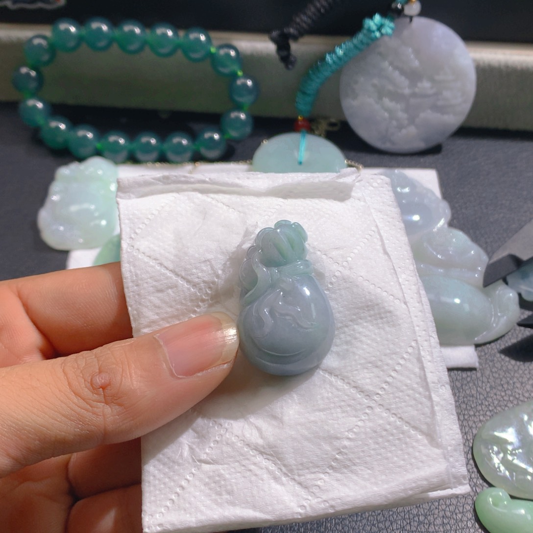 翡翠未镶嵌颈饰翡翠