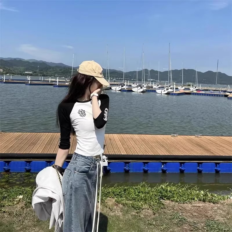 十字架梵文拼色印花七分袖T恤女秋季新款设计感纯欲显瘦打底上衣