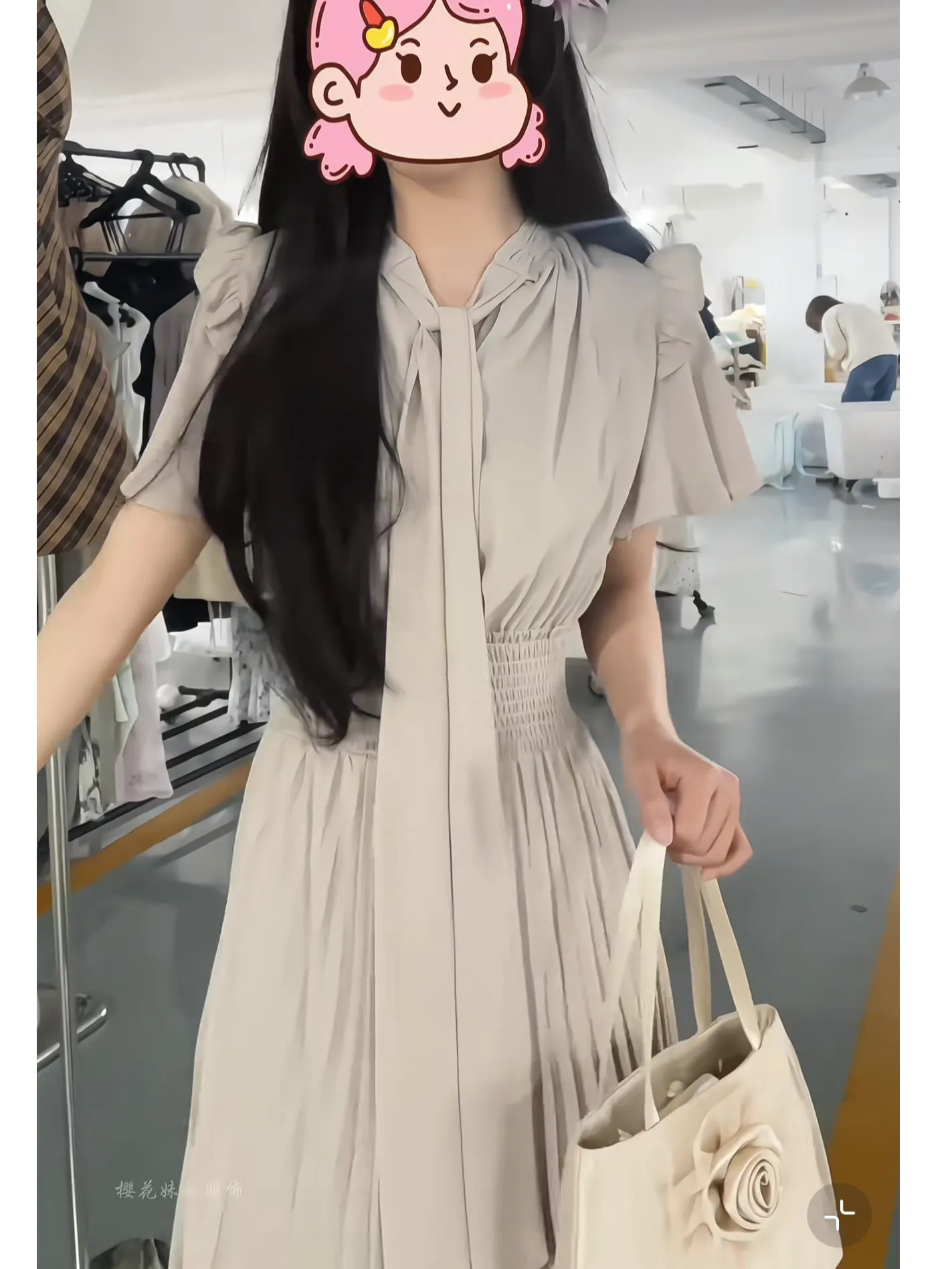 樱花妹妹 褶皱蝴蝶结系带弹力腰纯色连衣裙