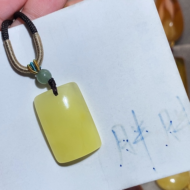 琥珀颈饰未镶嵌琥珀蜜蜡