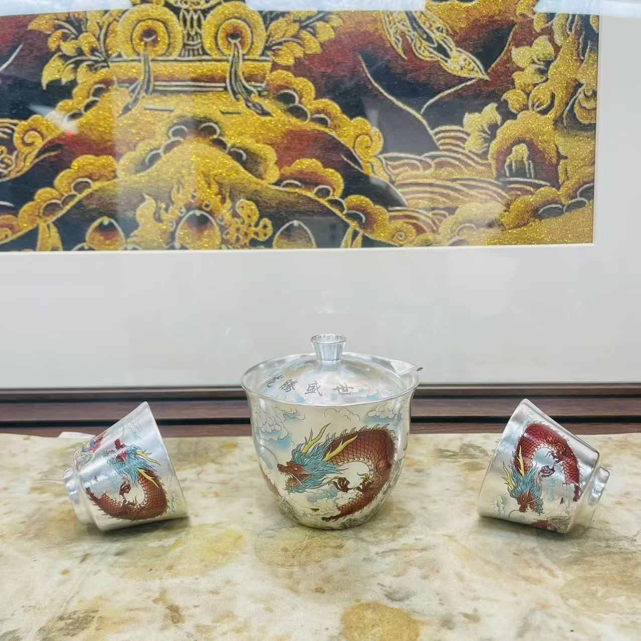 266-（龙腾盛世）龙凤手捏银壶 +二杯旅行套（245）