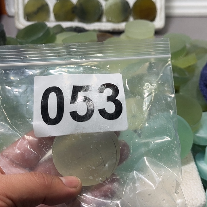 月***兔蛇纹石玉未镶嵌珠宝半成品