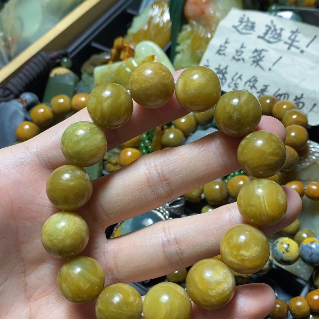 蛇纹石玉未镶嵌颈饰
