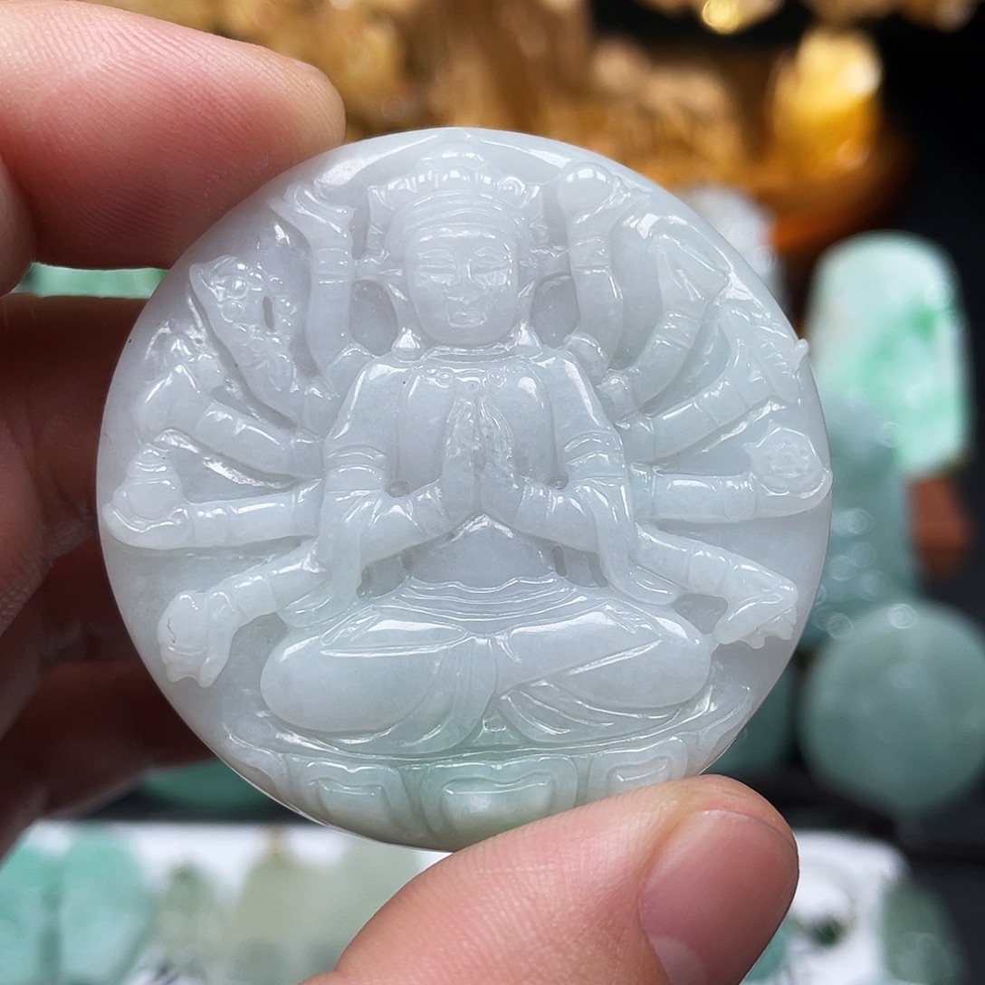 翡翠未镶嵌颈饰千手观音