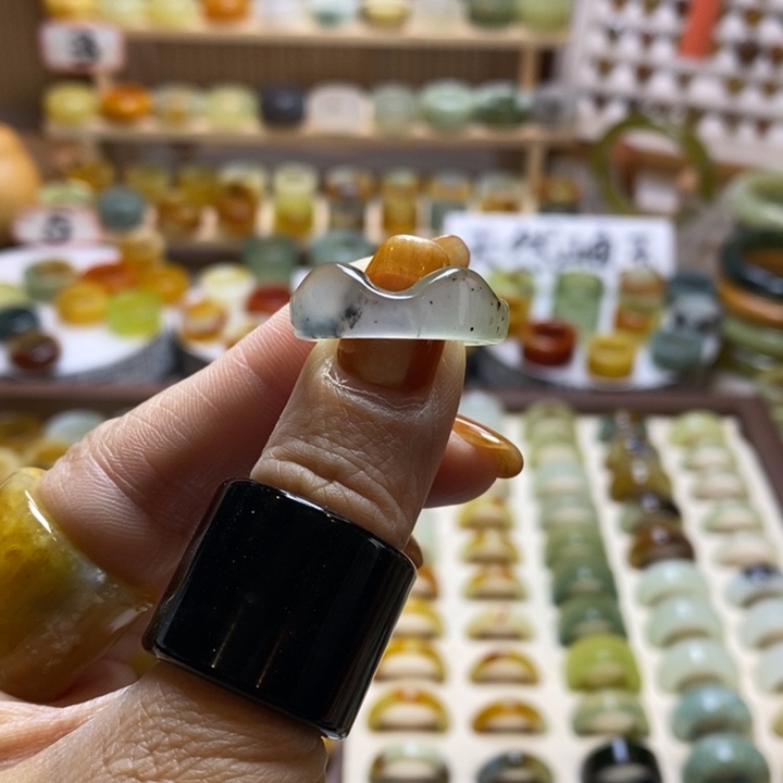 岫玉未镶嵌戒指岫玉精品指环内径 16 到 19 随机发一个