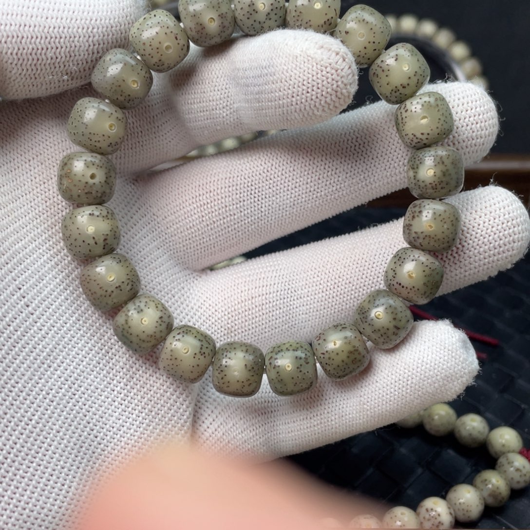 吊坠星月菩提11*10冰绿全透