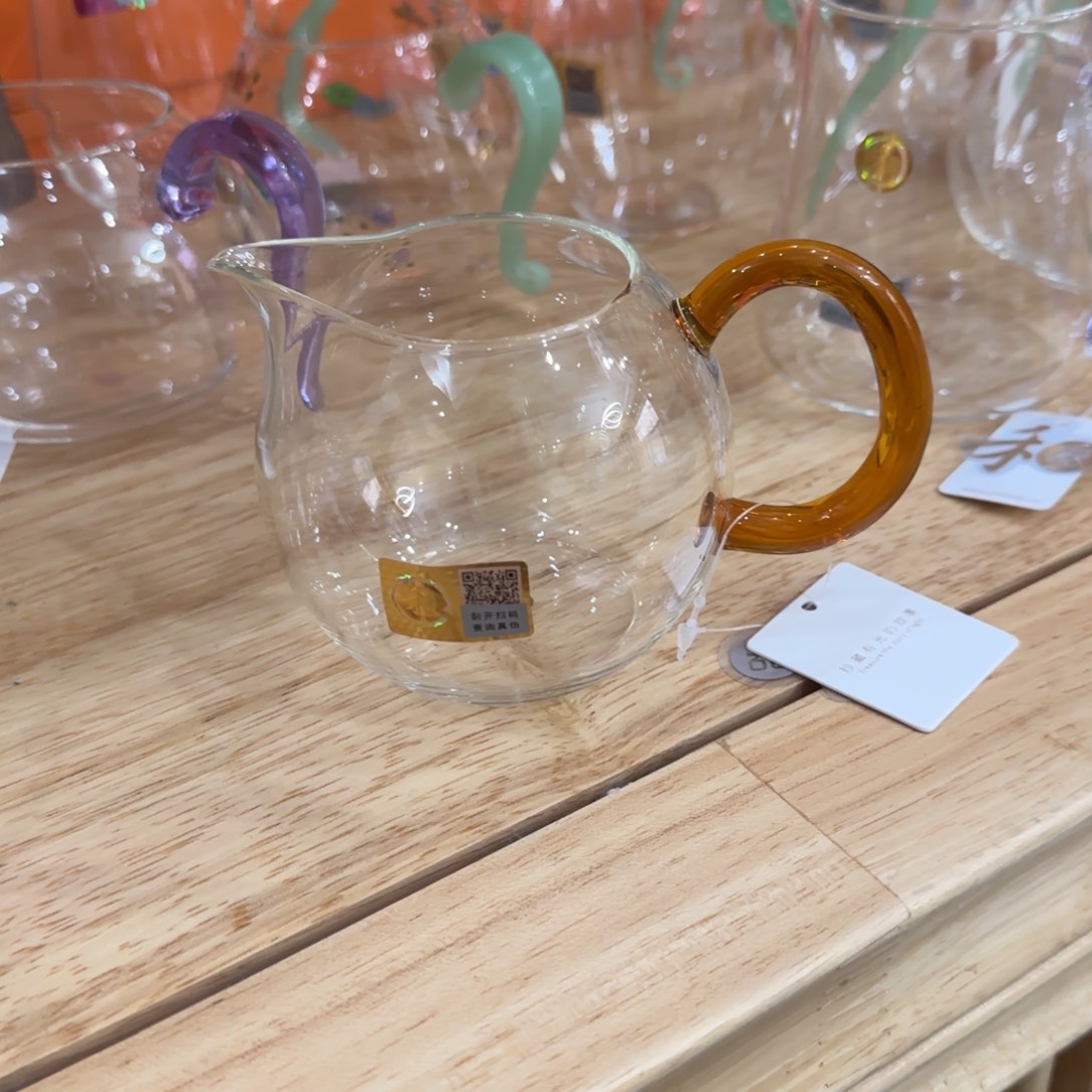 H***i畅然浅黄色公道杯。。。。。