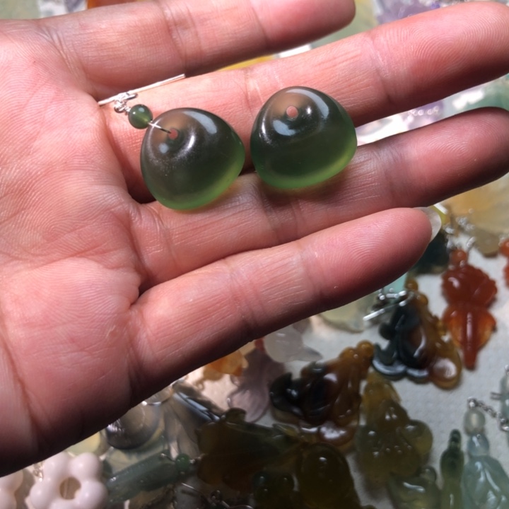 若***菡蛇纹石玉未镶嵌耳坠