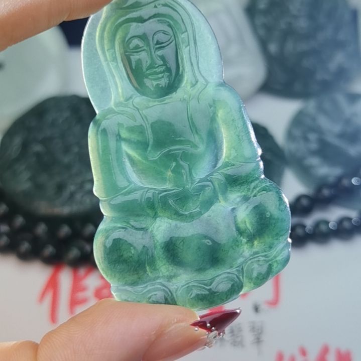 翡翠颈饰未镶嵌天然的A货翡翠