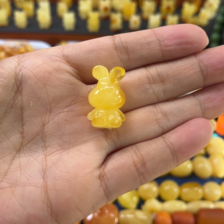 琥珀未镶嵌裸石25加小兔