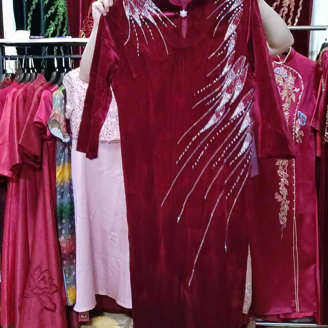 O***服酒红色金丝绒重工中长旗袍5xl